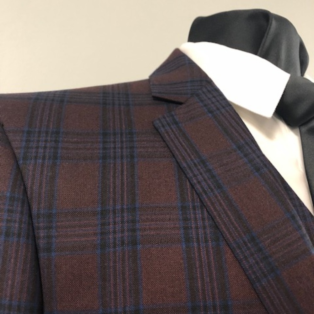 Suit - Picture 3 of 4